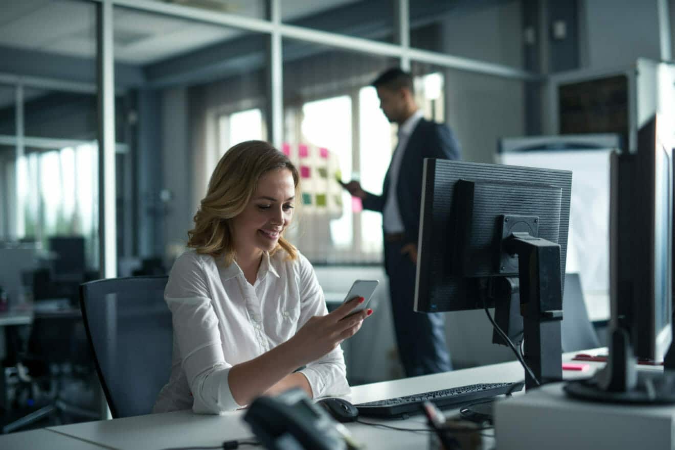 How to Eliminate Distractions and Stay Focused at Work and Grow