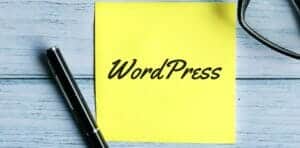 A sticky yellow note with the text WordPress